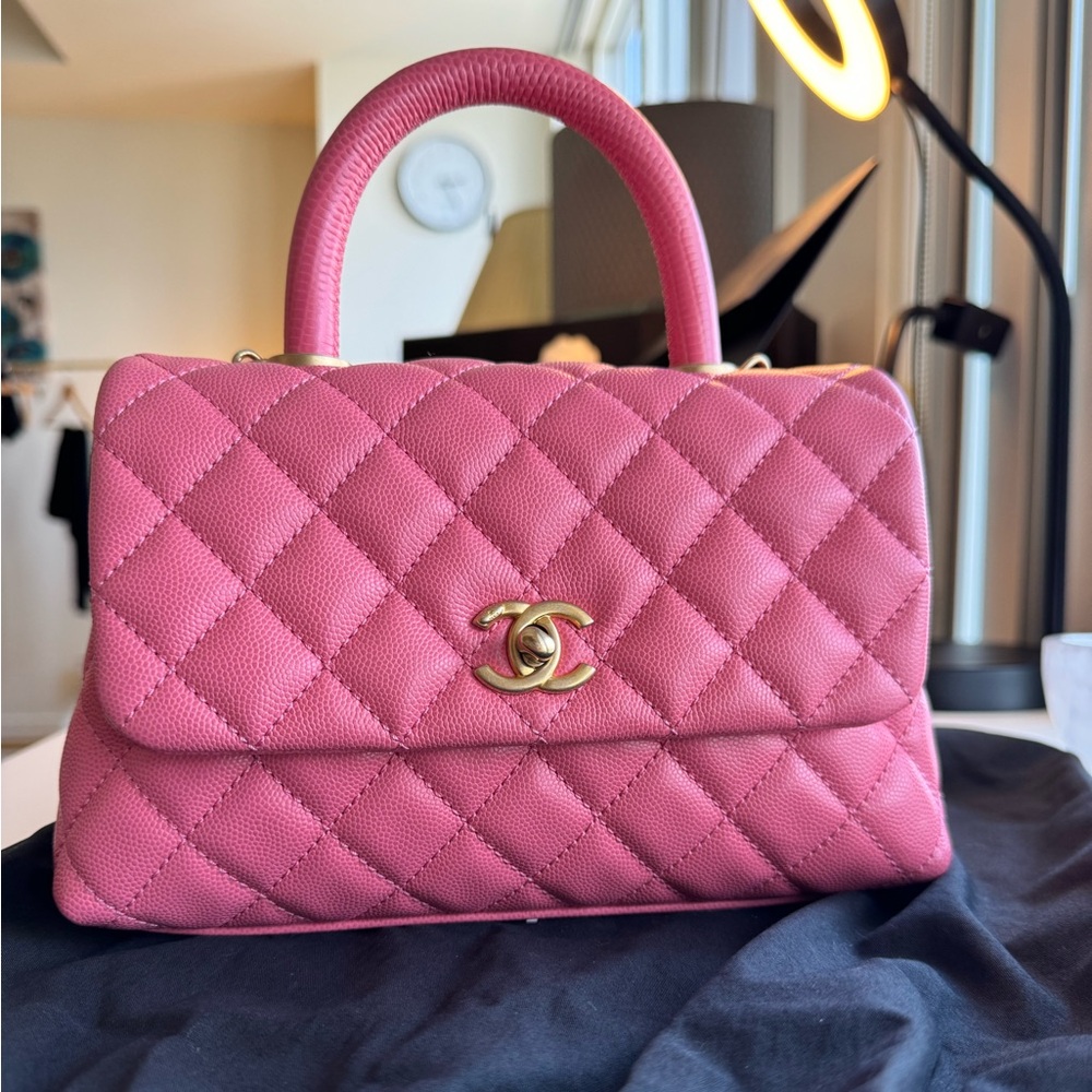 $7500 Authentic Chanel coco Handle Pink Small